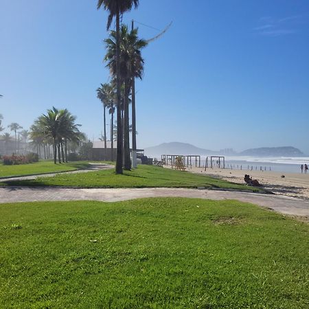 Praia Enseada - Apto 03 Quartos - 02 Vagas Na Garagem - Com Elevador - 550M Da Areia غوارويا المظهر الخارجي الصورة