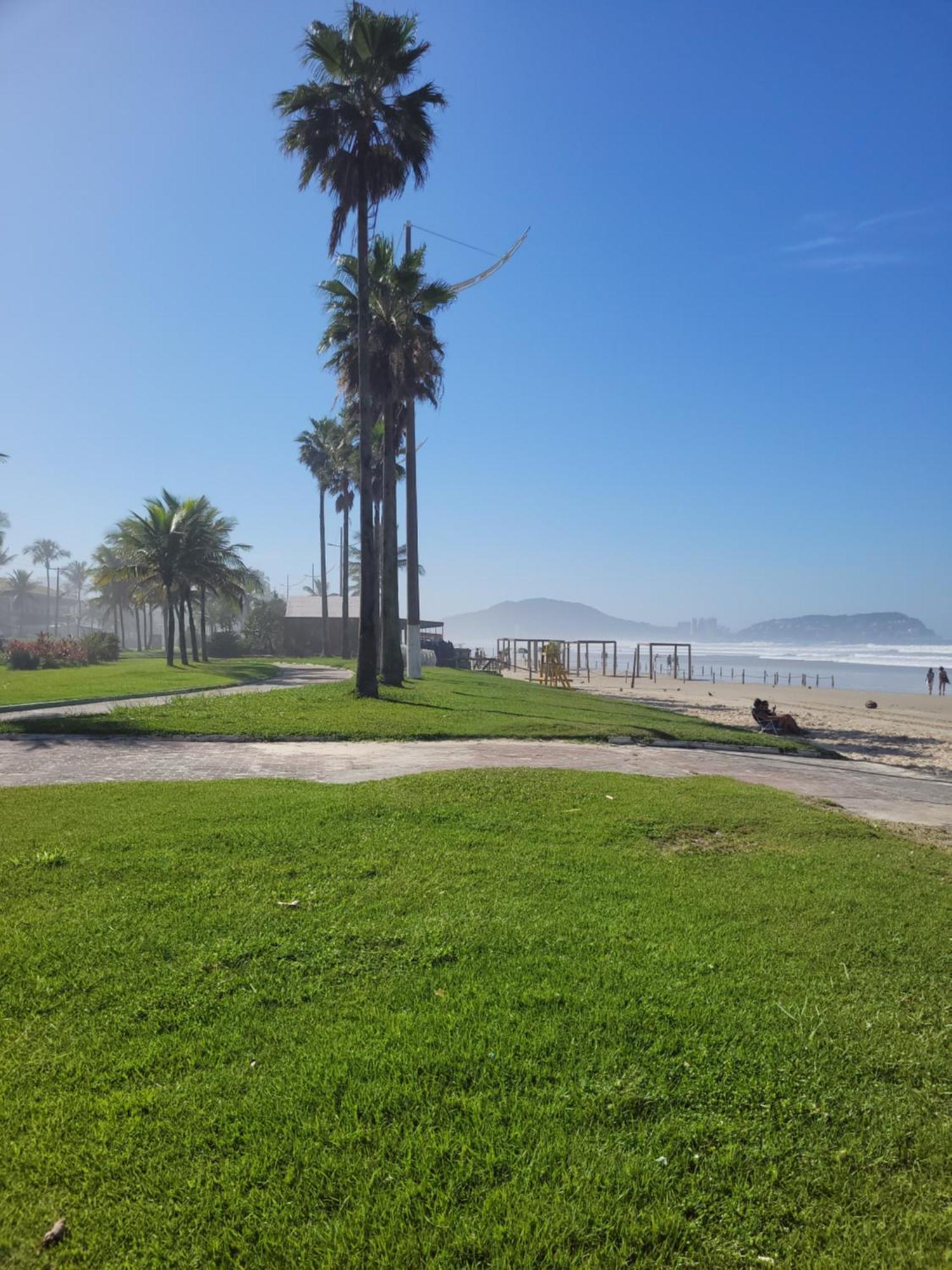 Praia Enseada - Apto 03 Quartos - 02 Vagas Na Garagem - Com Elevador - 550M Da Areia غوارويا المظهر الخارجي الصورة